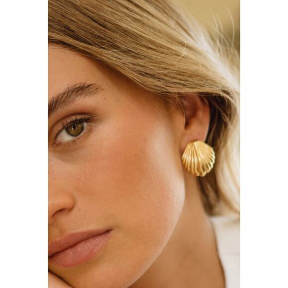 Cioccolato Couture Suzanna 18K Gold-Plated Mother Of Pearl Earring - Picture 1 of 9